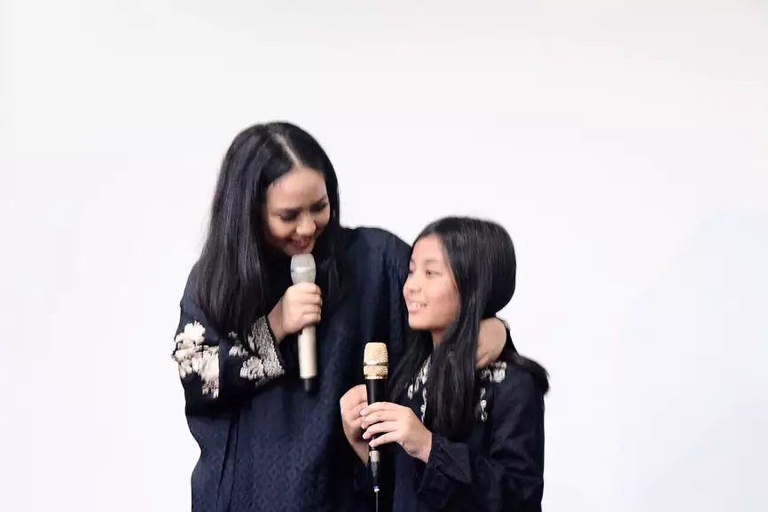 Gita Gutawa dan Aura nampak akrab © 2020 brilio.net  Gita Gutawa dan Aura nampak akrab © 2020 brilio.net