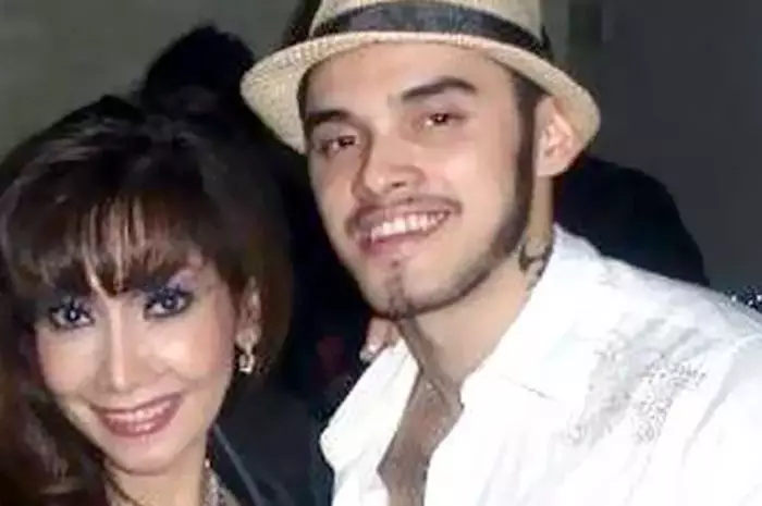 kisah 3 selebriti nikahi ibu angkat kapanlagi.com