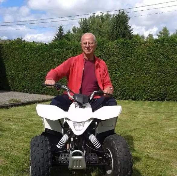 Potret ayah angkat Syahrini © 2020 brilio.net