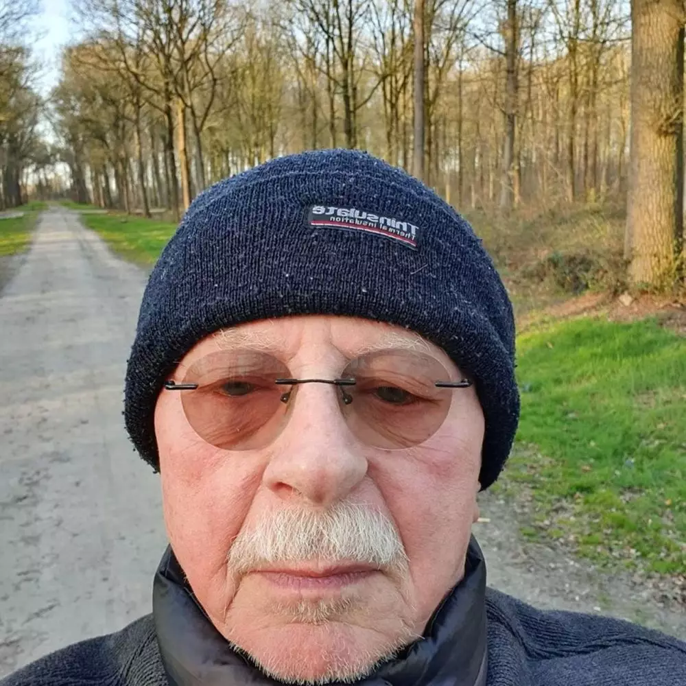 Potret ayah angkat Syahrini © 2020 brilio.net