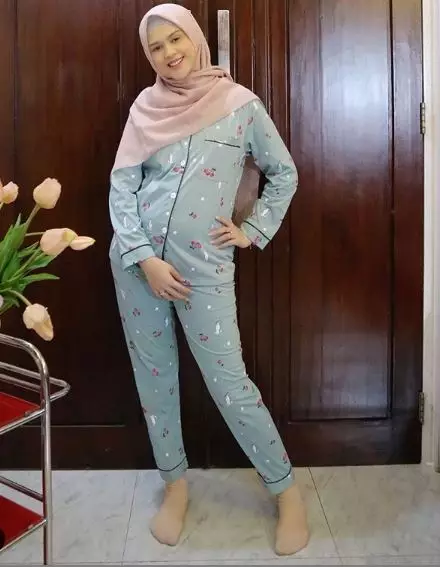 Seleb hamil jaga kesehatan  © 2020 brilio.net Seleb hamil jaga kesehatan  © 2020 brilio.net