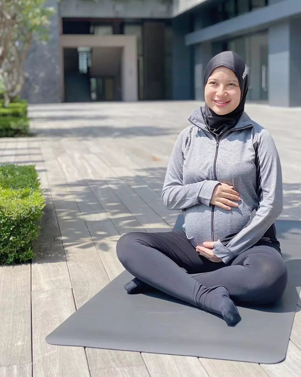 Seleb hamil jaga kesehatan  © 2020 brilio.net Seleb hamil jaga kesehatan  © 2020 brilio.net