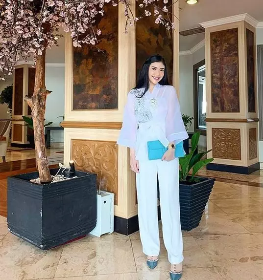 potret Rica Andriani istri mantan Kapolsek Kembangan © 2020 instagram.com potret Rica Andriani istri mantan Kapolsek Kembangan © 2020 instagram.com