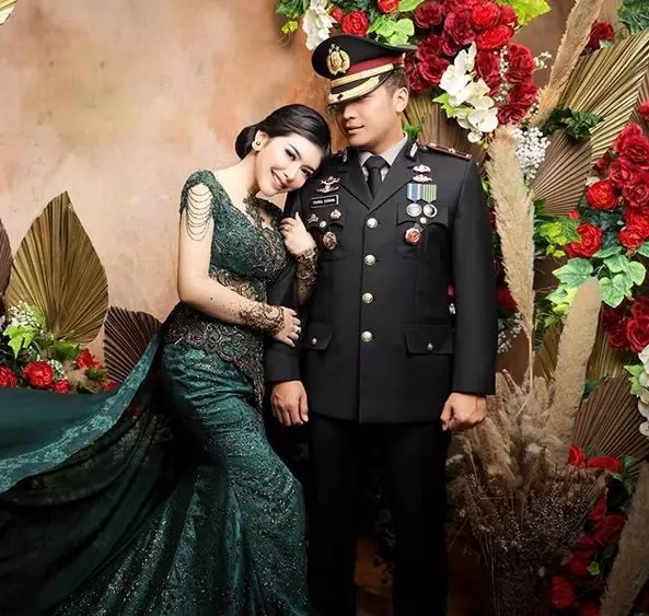 potret Rica Andriani istri mantan Kapolsek Kembangan © 2020 instagram.com potret Rica Andriani istri mantan Kapolsek Kembangan © 2020 instagram.com