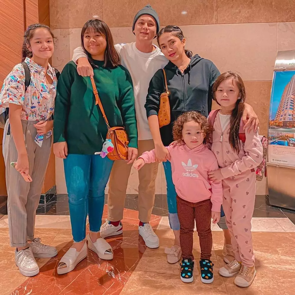 Seleb dengan anak perempuan  Instagram Seleb dengan anak perempuan  Instagram