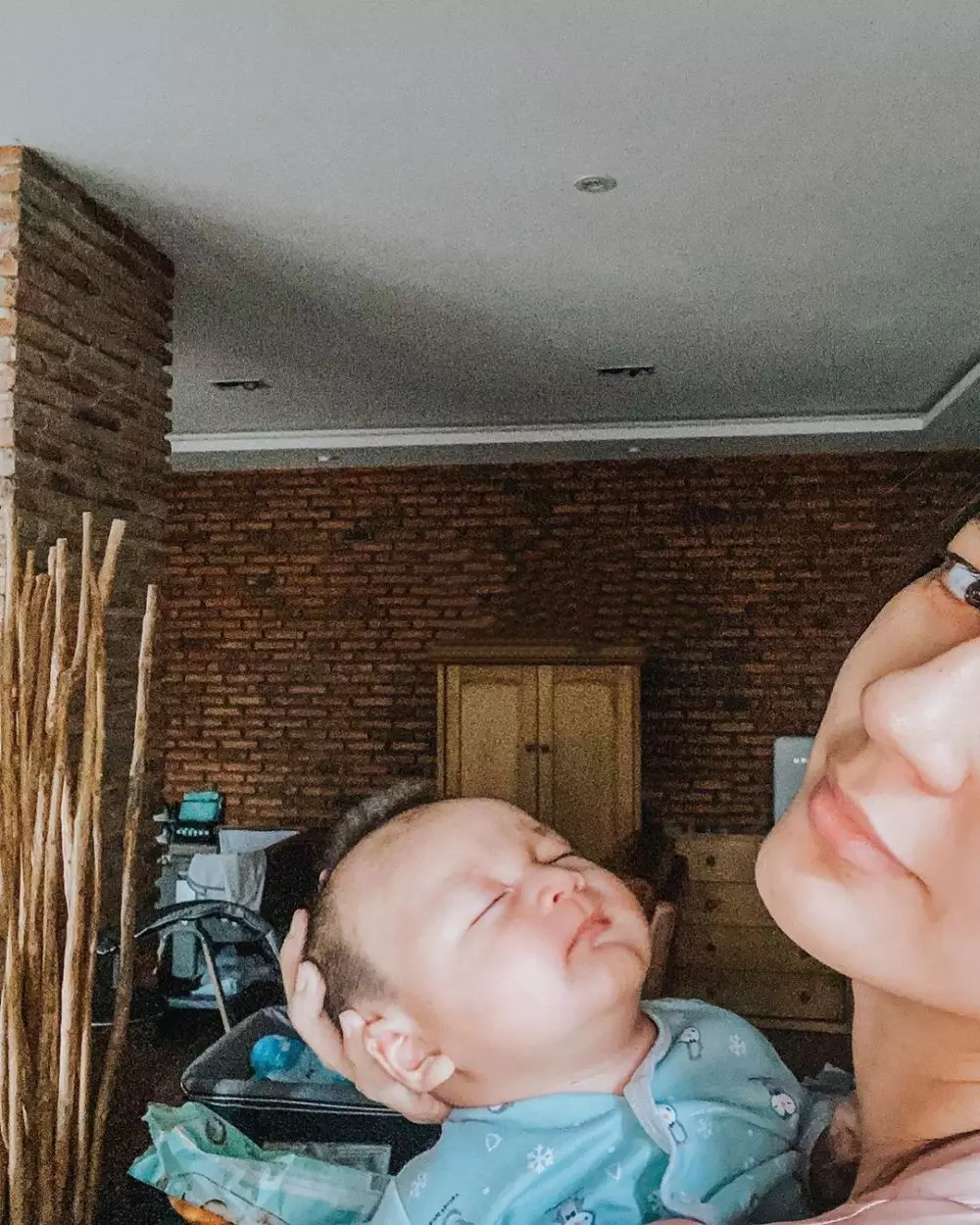 potret seleb natural di rumah © 2020 brilio.net potret seleb natural di rumah © 2020 brilio.net