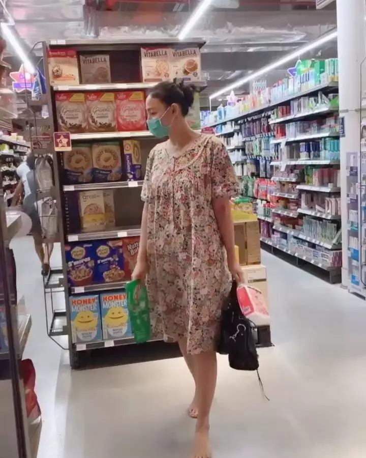 gaya Whulandary pakai daster © 2020 Instagram/@whulandary