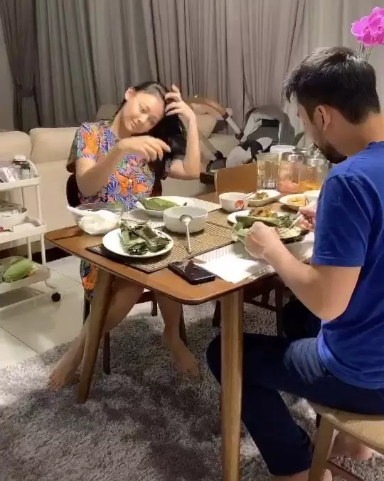 gaya Whulandary pakai daster © 2020 Instagram/@whulandary