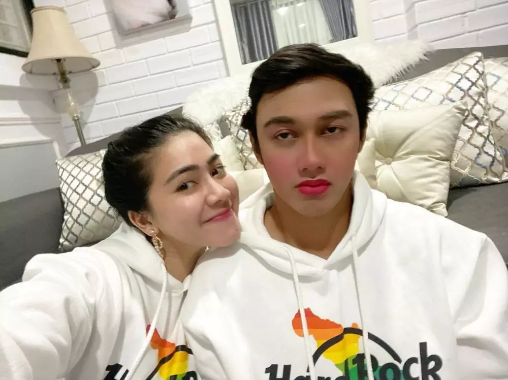 Caesar Hito didandani Felicya instagram