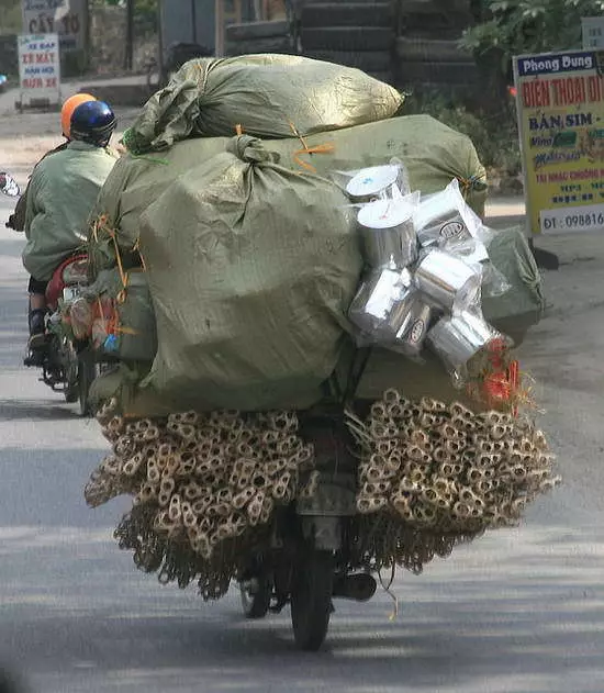 Potret pengendara boncengin barang ini bikin geleng kepala Berbagai sumber Potret pengendara boncengin barang ini bikin geleng kepala Berbagai sumber