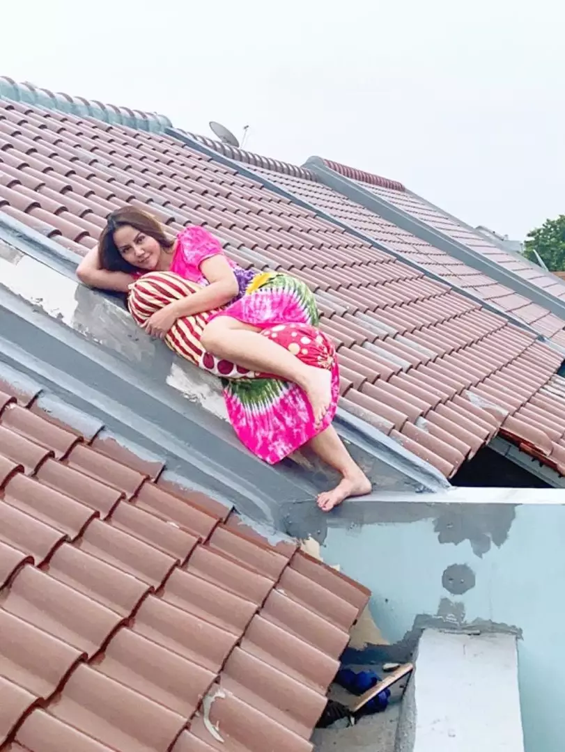 gaya seleb berjemur kocak © 2020 brilio.net