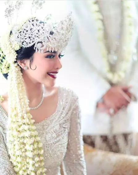 Pesona Rica Andriani berbagai sumber Pesona Rica Andriani berbagai sumber