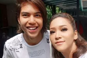 Maia Estianty unggah foto SMP, parasnya curi perhatian