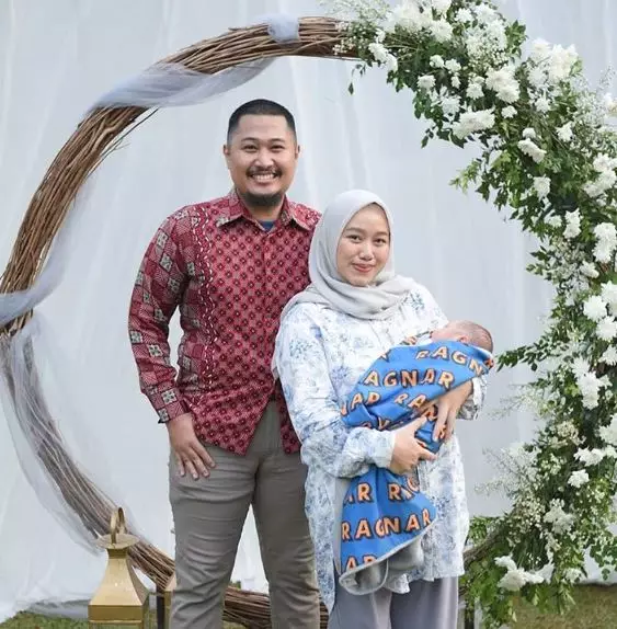 Anak angkat seleb dewasa Instagram