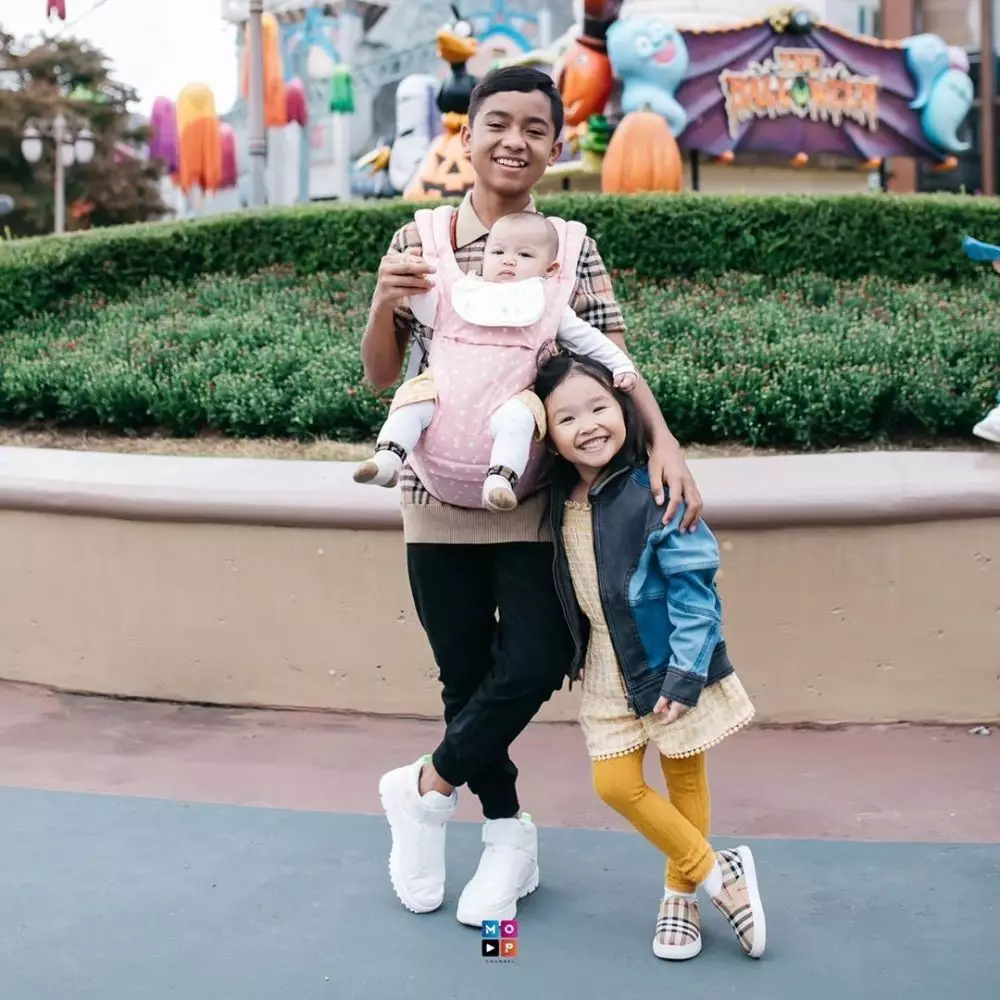 Momen Betrand Peto momong Thalia & Thania  Instagram Momen Betrand Peto momong Thalia & Thania  Instagram