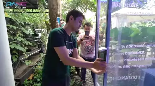 potret ruang disinfektan Raffi YouTube potret ruang disinfektan Raffi YouTube