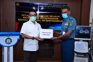 Kantor Staf Presiden salurkan alat kesehatan bagi 13 RS rujukan