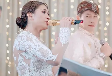 Tata Janeeta dan Hyun Bin Instagram