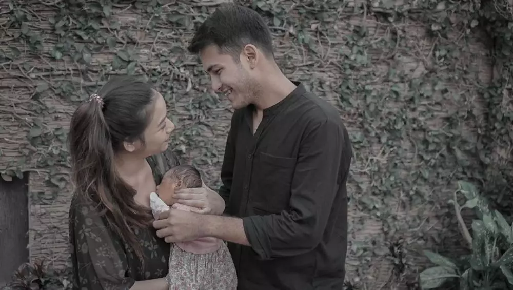 potret adzana bing slamet saat asuh anak instagram