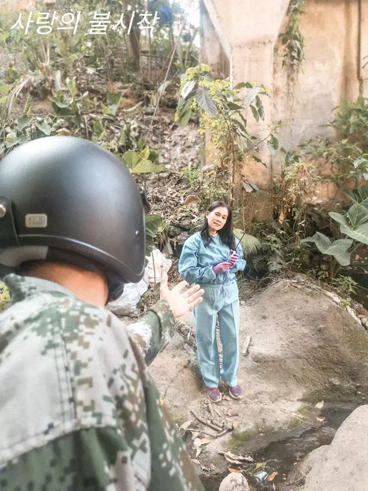 parodi adegan Crash Landing on You facebook