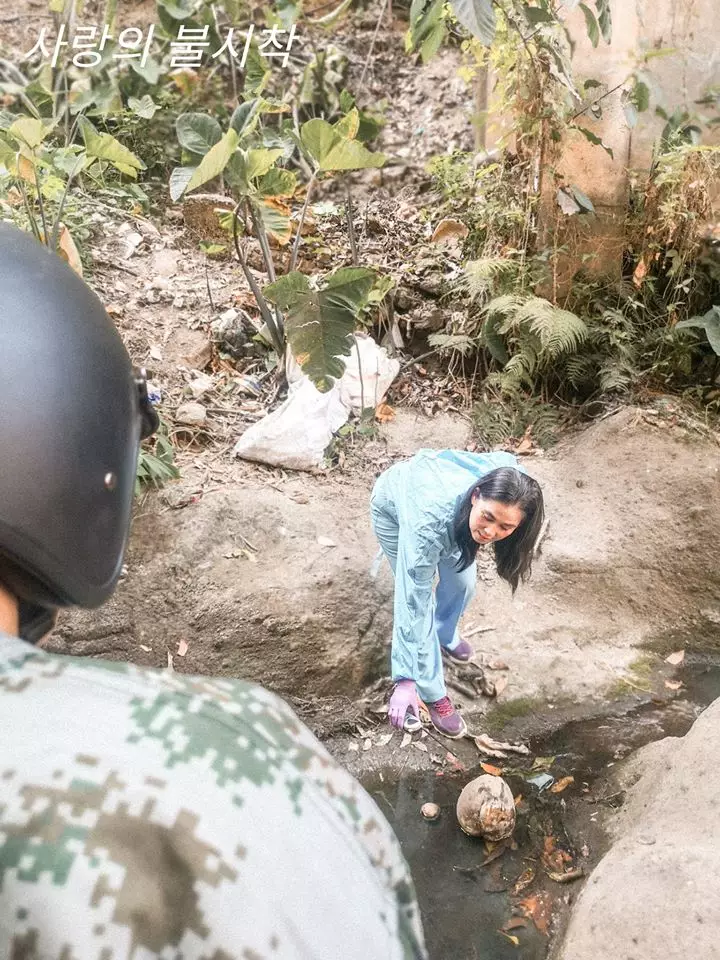 parodi adegan Crash Landing on You facebook