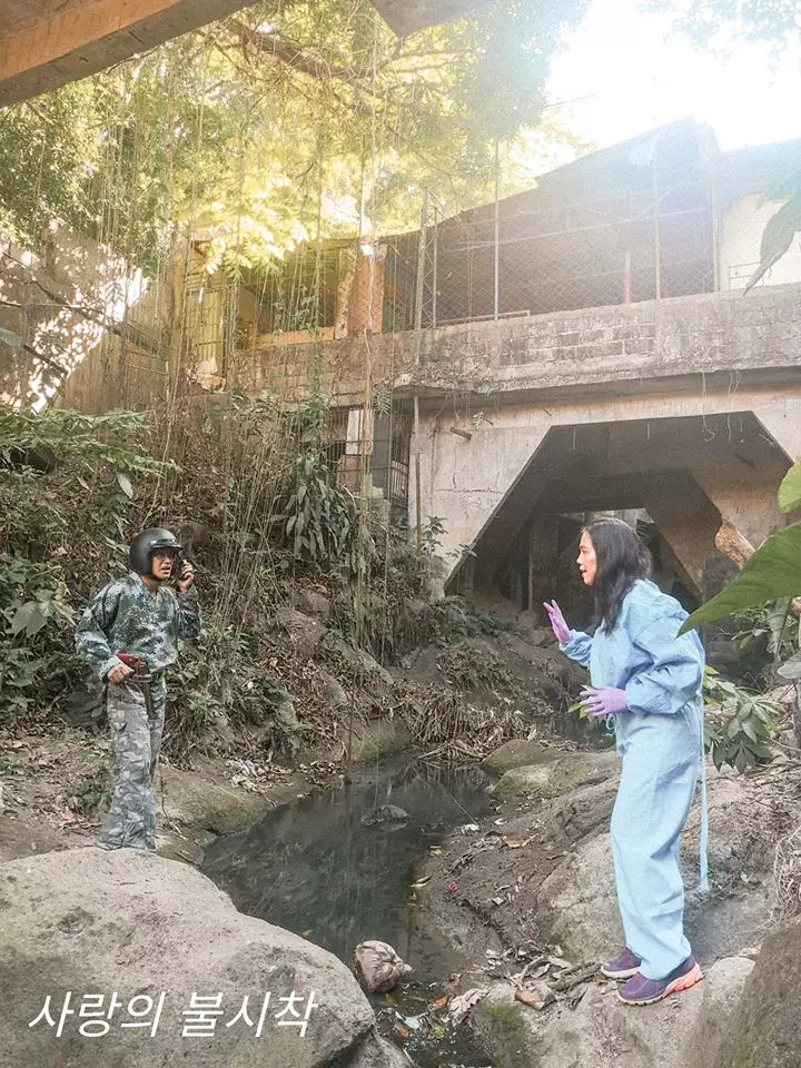 parodi adegan Crash Landing on You facebook