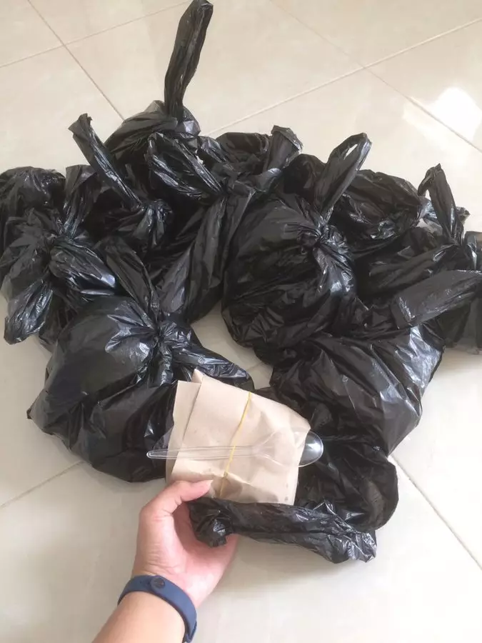 kisah orang bagikan makanan gratis berbagai sumber