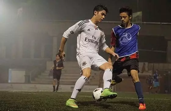 Al Ghazali main sepak bola © 2020 brilio.net