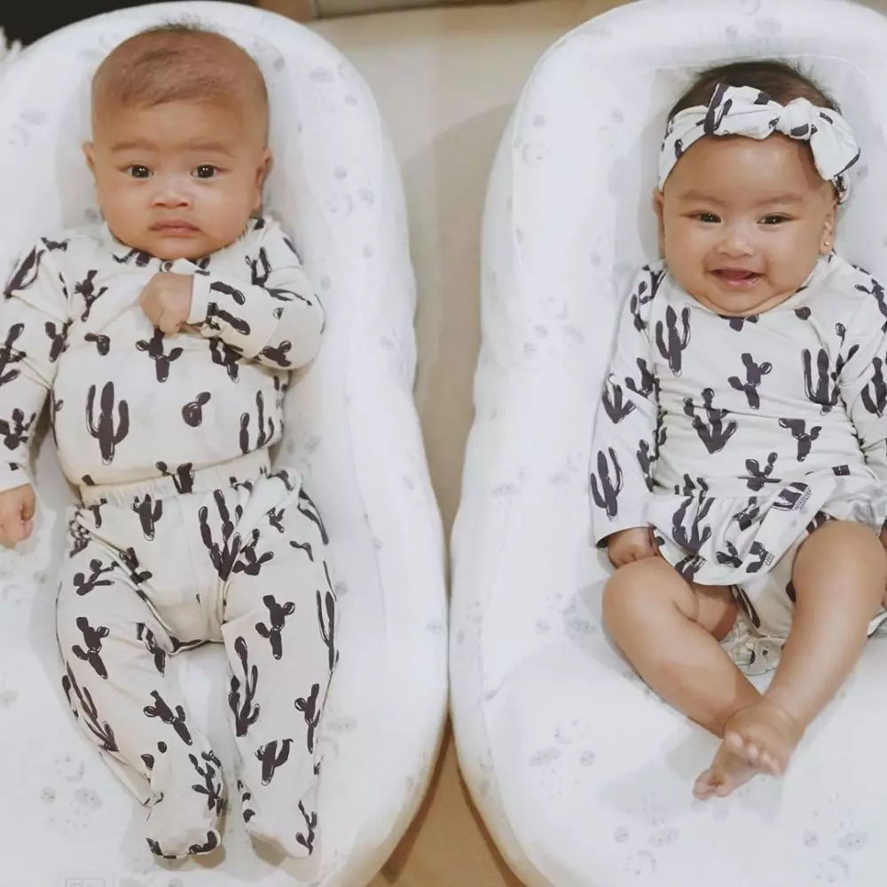 Gaya Zayn dan Zunaira pakai baju kembar Instagram Gaya Zayn dan Zunaira pakai baju kembar Instagram