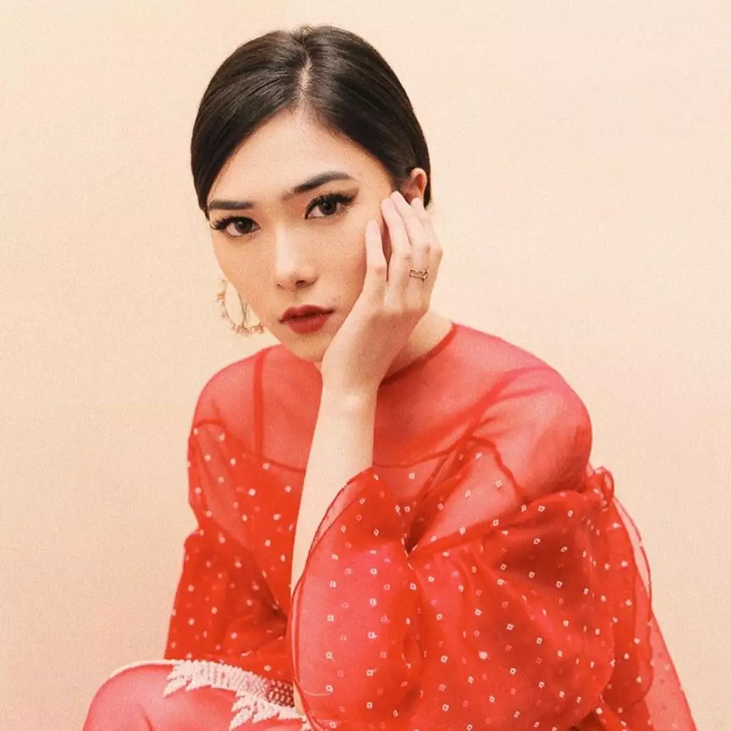 Lepas suami ikut tim medis Covid-19, ini doa haru Isyana Sarasvati