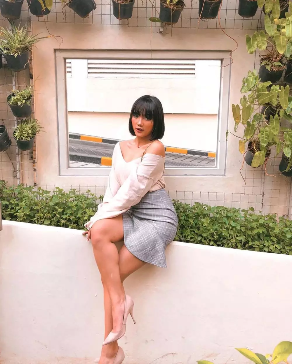 Selalu kece, ini 5 model rambut Marion Jola yang bisa kamu tiru Instagram