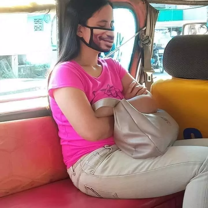 momen awkward di kendaraan umum © 2020 instagram.com