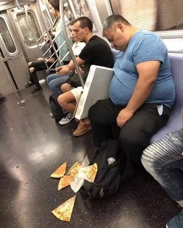 momen awkward di kendaraan umum © 2020 instagram.com