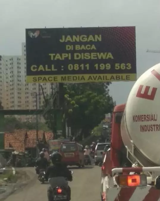 Tulisan di 16 baliho ini kreatifnya bikin dahi berkerut Berbagai sumber Tulisan di 16 baliho ini kreatifnya bikin dahi berkerut Berbagai sumber