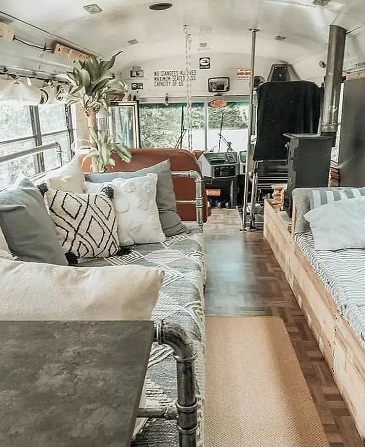 Bus tua ini disulap jadi rumah Instagram/@therealbuslifeofcheshire Bus tua ini disulap jadi rumah Instagram/@therealbuslifeofcheshire