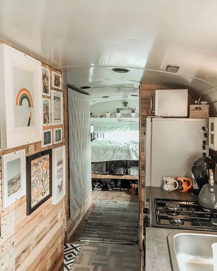 Bus tua ini disulap jadi rumah Instagram/@therealbuslifeofcheshire Bus tua ini disulap jadi rumah Instagram/@therealbuslifeofcheshire