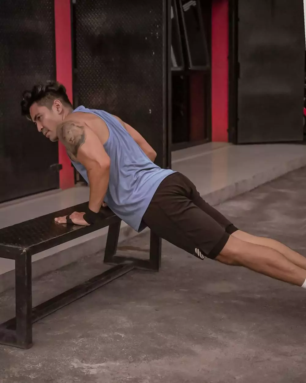 olahraga Robby Purba manfaatkan barang sekitar instagram olahraga Robby Purba manfaatkan barang sekitar instagram