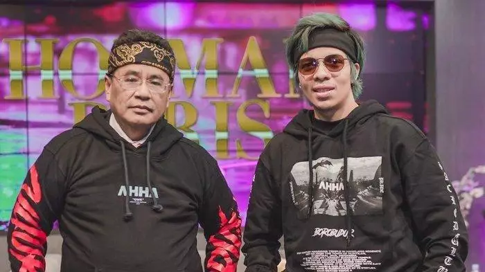 gaya busana hotman curi perhatian © 2020 brilio.net gaya busana hotman curi perhatian © 2020 brilio.net