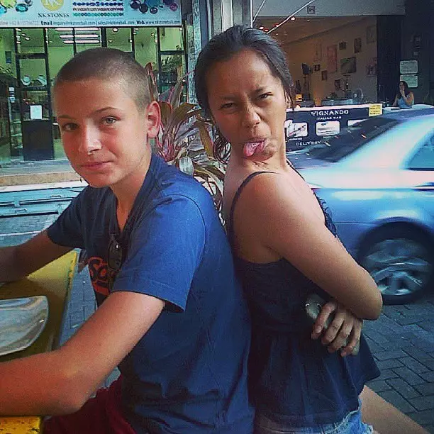 Lia Waode dan anak tiri instagram Lia Waode dan anak tiri instagram