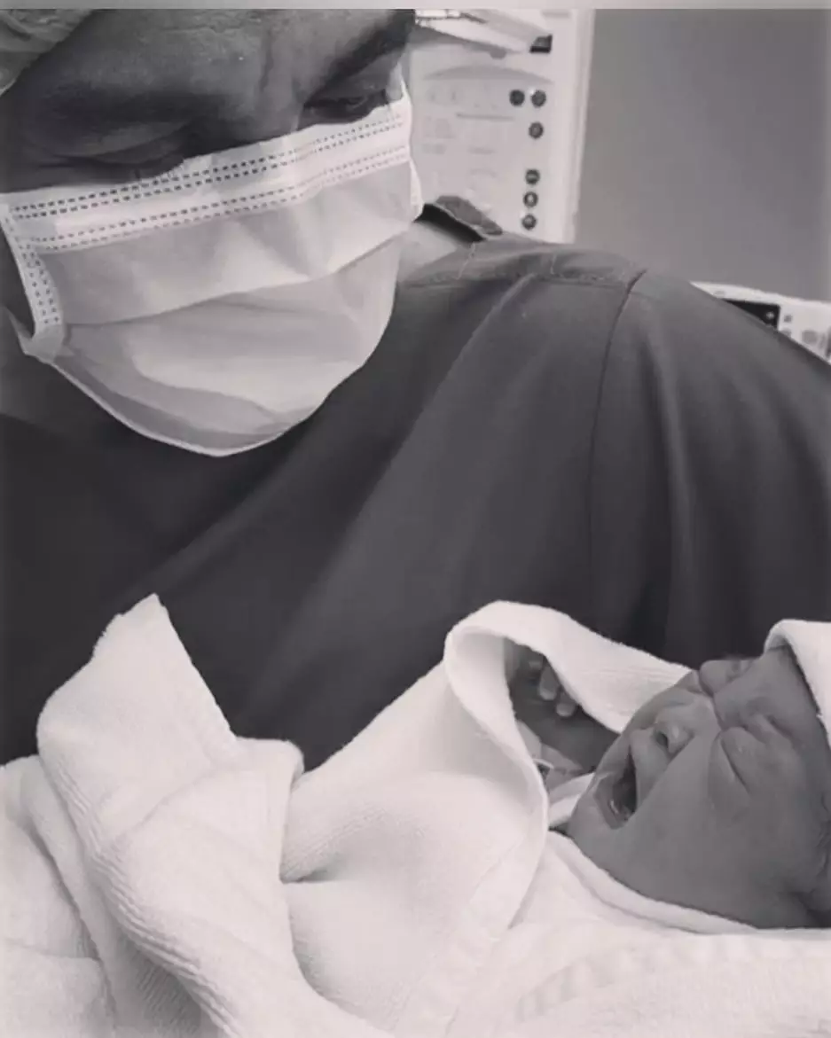 Glenn Fredly gendong instagram