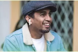 Senandung terakhir Glenn Fredly untuk tim medis yang tangani corona