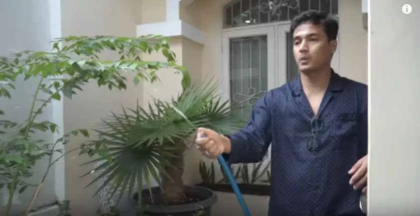 potret rumah Vanessa Angel youtube