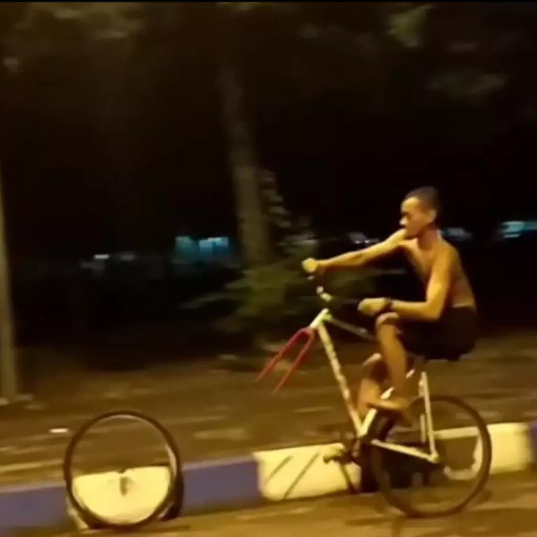 9 Aksi orang kebanyakan tingkah ini mengundang tawa pecah