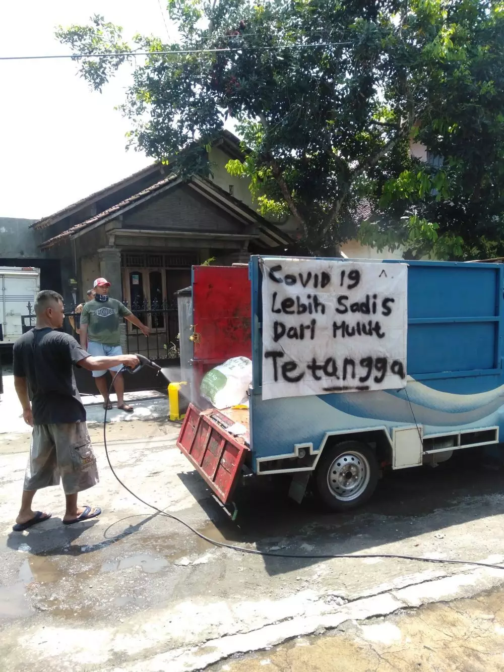 Potret spanduk unik tentang Corona Berbagai sumber