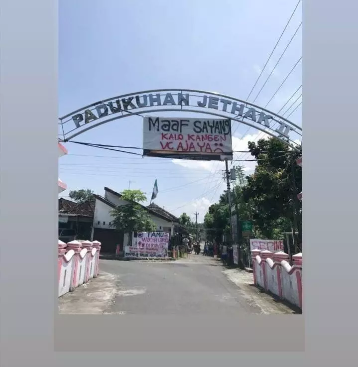 Potret spanduk unik tentang Corona Berbagai sumber