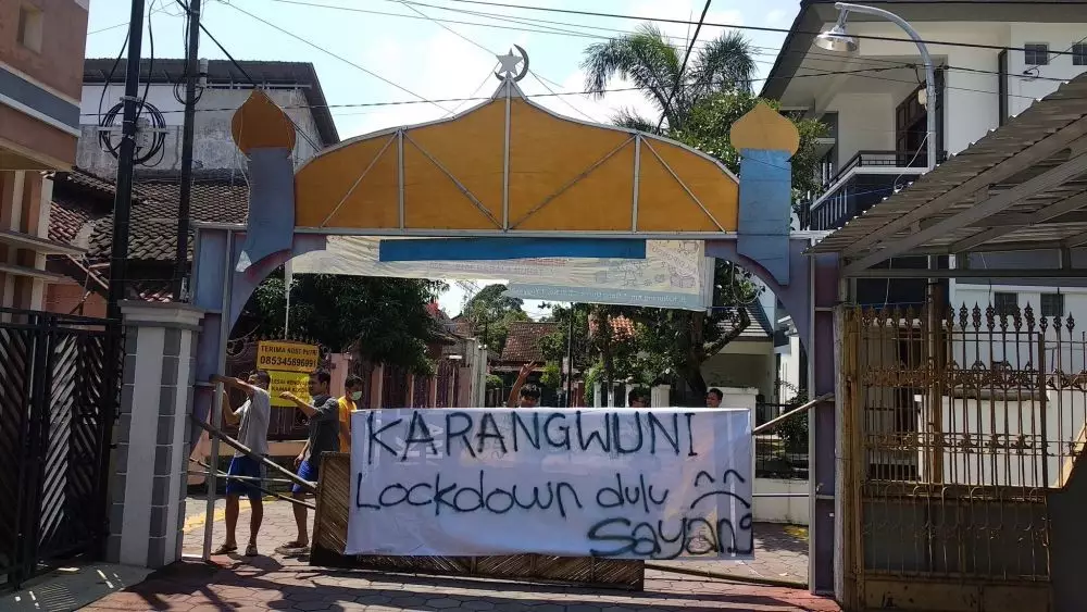 Potret spanduk unik tentang Corona Berbagai sumber