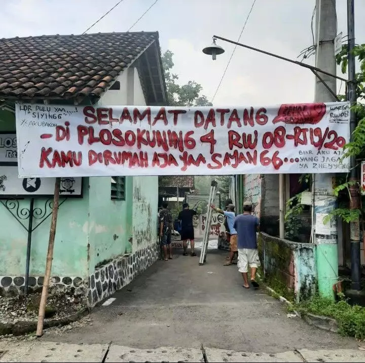 Potret spanduk unik tentang Corona Berbagai sumber