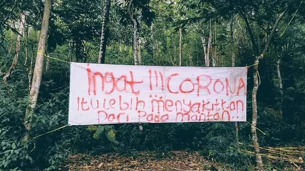 Potret spanduk unik tentang Corona Berbagai sumber