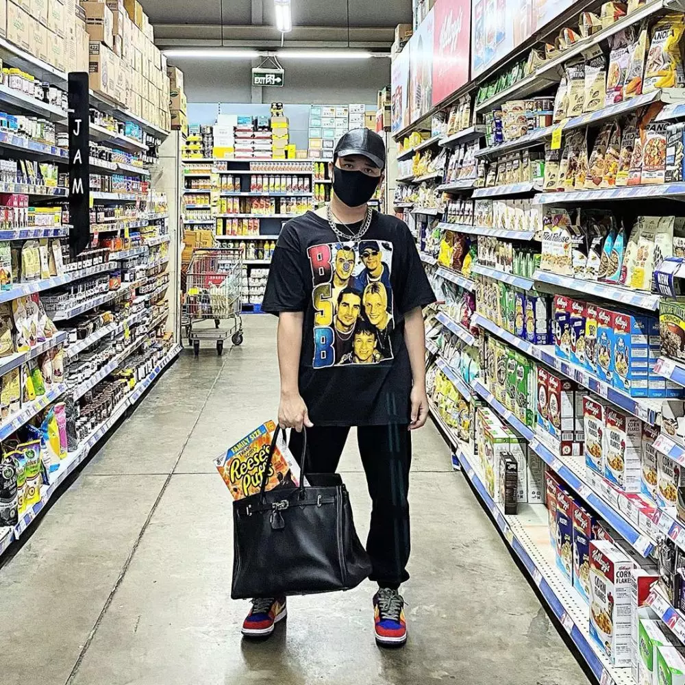 gaya seleb belanja saat corona © 2020 brilio.net gaya seleb belanja saat corona © 2020 brilio.net