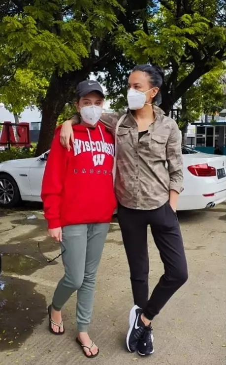 gaya seleb belanja saat corona © 2020 brilio.net gaya seleb belanja saat corona © 2020 brilio.net